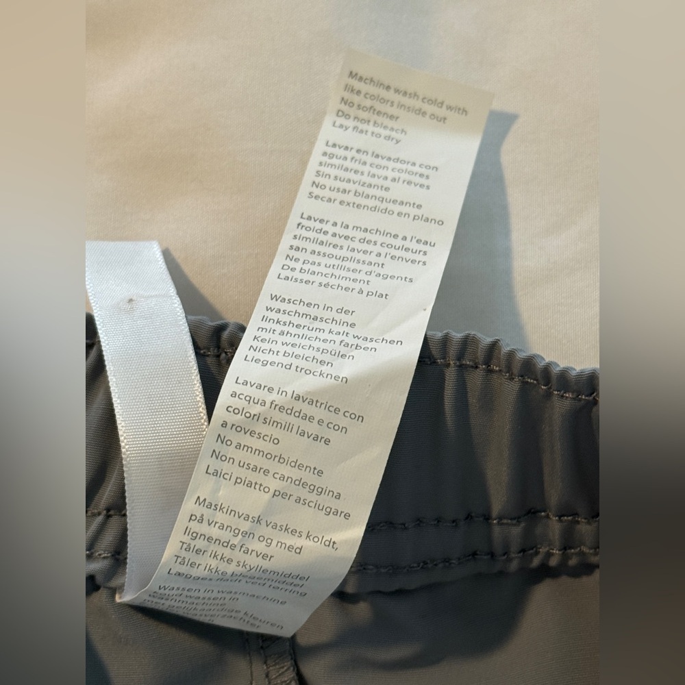 Fabletics Wander Hike Pants Womens XL Gray Belt Pockets Anti Chafe Athleisure - Picture 16 of 16